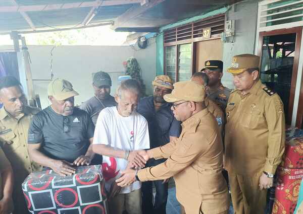 Wali Kota Sorong Temui Langsung 102 Warga Terdampak Kebakaran di Jalan Misool 2 IMG 20260721 141803