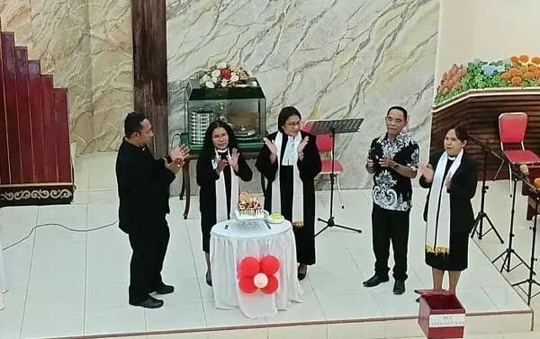 Kades Riripoy Hadiri Ibadah Syukur Renovasi-HUT ke 37 Gedung GPM Waesamu 1 Kades Waesamu Syukur Renovasi HUT ke 37 Gedung GPM Waesamu2