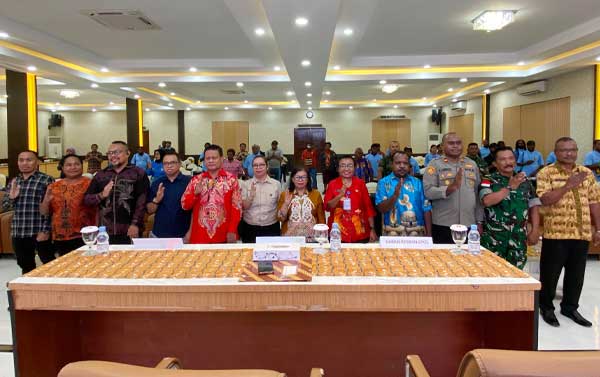 Pemkab Mimika Perkuat Tata Kelola Pemerintahan yang Demokratis dari Kampung 2 Kesbangpol Mimika Forum Diskusi Demkrasi dari Kampung2
