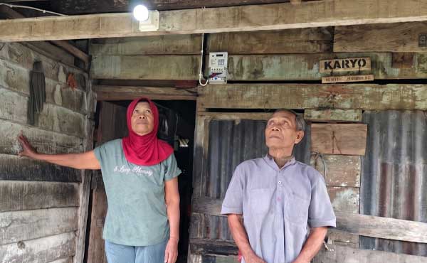PLN Rumah Karyo teraliri listrik