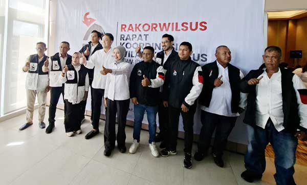 9 Tokoh Daerah Resmi Bergabung, PSI Maluku Klaim Makin Solid 1 PSI Rakorwilsus Maluku Pose Bersama 9 Anggota Baru