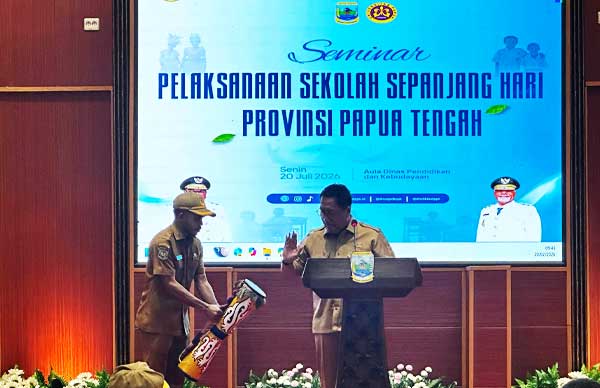 Bahas Pelaksanaan SSH, Pemprov Papua Tengah Perkuat Implementasinya 1 Pj Sekda Seminar Pelaksanaan SSH