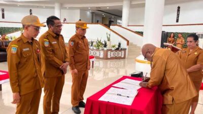 Wabup Kemong Pimpin Sertijab 3 Pejabat, Tuntut Kinerja Positif OPD Mimika 14 Wabup EK Sertijab 3 Pejabat Tinggi Pratama