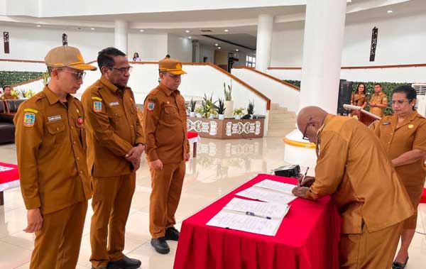 Wabup EK Sertijab 3 Pejabat Tinggi Pratama