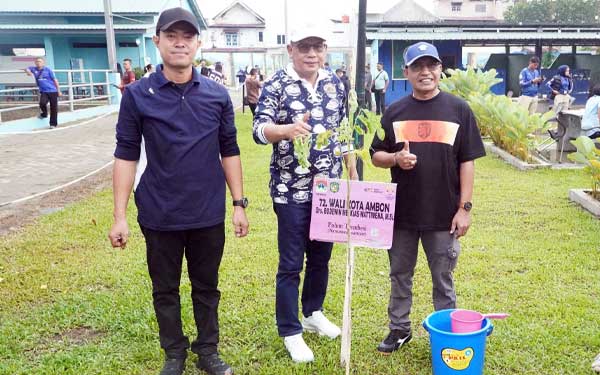 Walkot BW Tanam Trembesi di Medan