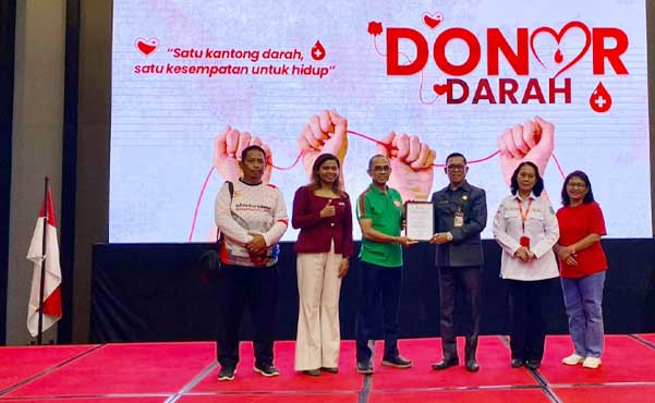Konsisten Gelar Giat Donor Darah, PMI Kota Anugrahi ASTON Sorong Penghargaan 1 ASTON Sorong Terima Penghargaan PMI Kota Sorong