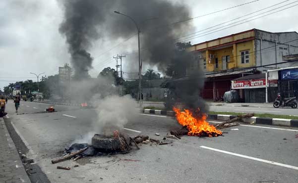 PN Timika: Eksekusi Sengketa Tanah SP2 Ditangguhkan Demi Keamanan 1 Aksi Penolakan Eksekusi Tanah SP2 1