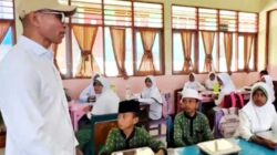 Pastikan Kualitas Gizi Siswa, Kolatlena Tinjau Langsung Penyaluran MBG di MIN 1 Malteng 8 Alimudin Kolatlena MBG di MIM 1 Malteng