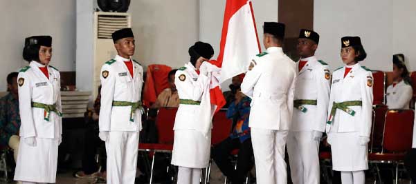 54 Paskibra Mimika Resmi Dikukuhkan, Pesan Bupati: Jaga Kehormatan Merah Putih 3 Bupati JR Kukuhkan Paskibra 2026 3