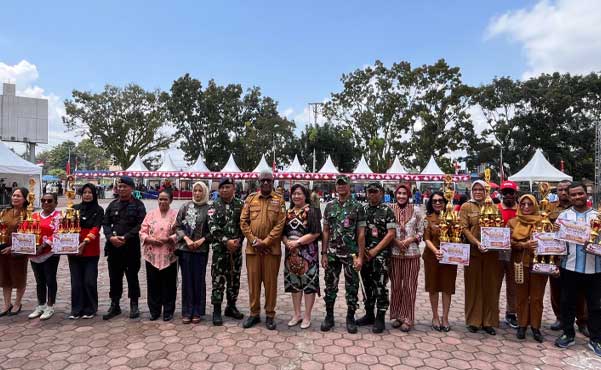Pesta Rakyat HUT ke 81 RI, Bupati Mimika Ajak Warga Perkuat Kebersamaan 2 Bupati JR Pesta Rakyat HUT RI 2