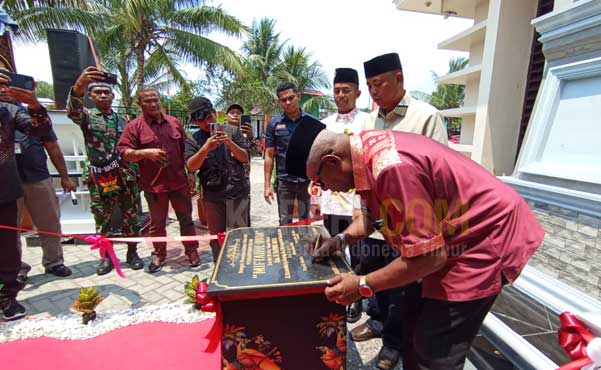 Bupati JR Resmi Masjid di Kel Inauga Wania