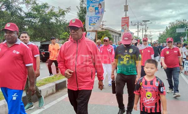 Bupati Rettob Ajak Warga Kibarkan Merah Putih Sambut HUT ke 81 RI 2 Bupati JR SEO