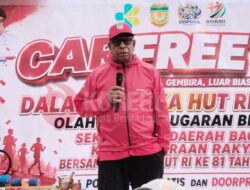 Bupati Rettob Ajak Warga Kibarkan Merah Putih Sambut HUT ke 81 RI
