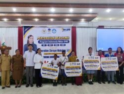 Serahkan Bantuan Beasiswa ke Ratusan Siswa, Cheroline: PIP Harus Tepat Sasaran