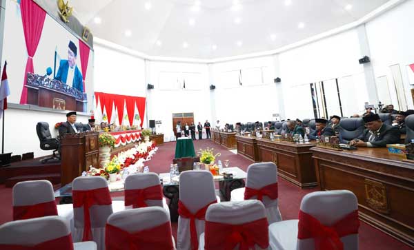 DPRP Papua Tengah Setujui Raperdasi Pertanggungjawaban APBD 2025 2 DPRP PT Pj Sekda sambutan Penutupan Paripurna
