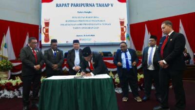 DPRP Papua Tengah Setujui Raperdasi Pertanggungjawaban APBD 2025 14 DPRP PT Pj Sekda sambutan Penutupan Paripurna2