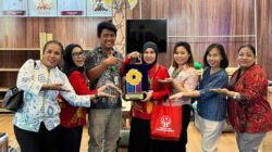 Kreatif dan Inovatif, Mimika Sukses Raih Best Local Branding di AOE 2026 2 Dekranasda Mimikda Raih Penghargaan AOE 2026