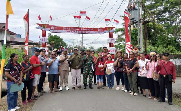 Juri Terkesan “Semangat Gotong Royong” Warga Mimika Baru di Lomba Kebersihan HUT RI 2 Distrik Mimika Baru Juri Terkesan Gotong Royong Warga2