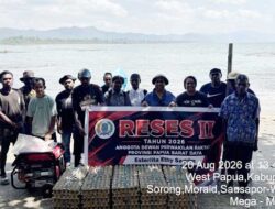 Jaring Aspirasi di Distrik Mega, Ethy Sagrim Serahkan Bantuan Genset