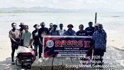 Jaring Aspirasi di Distrik Mega, Ethy Sagrim Serahkan Bantuan Genset 14 Esterlita Ethy Sagrim Reses II di Distrik Mega