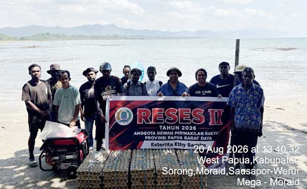 Jaring Aspirasi di Distrik Mega, Ethy Sagrim Serahkan Bantuan Genset 1 Esterlita Ethy Sagrim Reses II di Distrik Mega