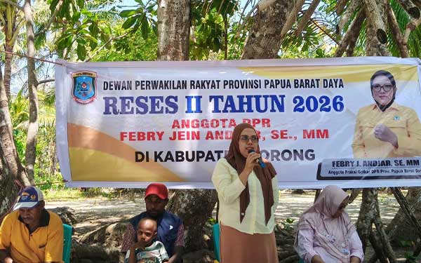 Reses DPRP PBD: Warga Makbon Keluhkan Tiang Berdiri, Rumah Belum Teraliri Listrik 1 Febry Jein Andjar Reses DPRP PBD di Distrik Makbon2
