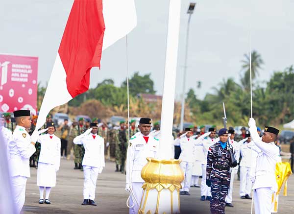 Gubernur Papua Tengah Pimpin Upacara HUT ke 81 RI, Paskibra Sukses Kibarkan Merah Putih 2 GUB PT HUT ke 81 RI2