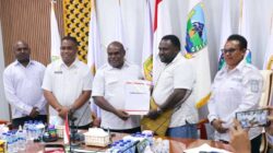 Emanuel Youw Resmi Diangkat Jadi Jubir Gubernur Papua Tengah 4 Gub PT Angkat Jubir Pemprov Emanuel Youw