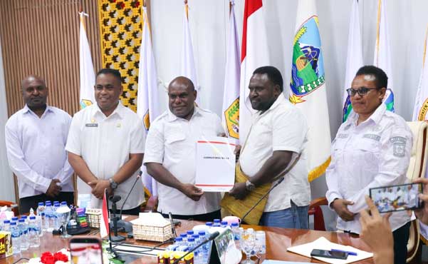Emanuel Youw Resmi Diangkat Jadi Jubir Gubernur Papua Tengah 1 Gub PT Angkat Jubir Pemprov Emanuel Youw