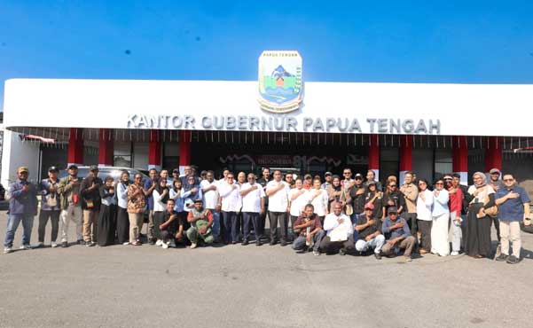 Pemprov Papua Tengah Gandeng 30 Media, Nawipa Dorong Pers Jadi Ruang Edukasi Publik 3 Gub PT MoU 30 Media3