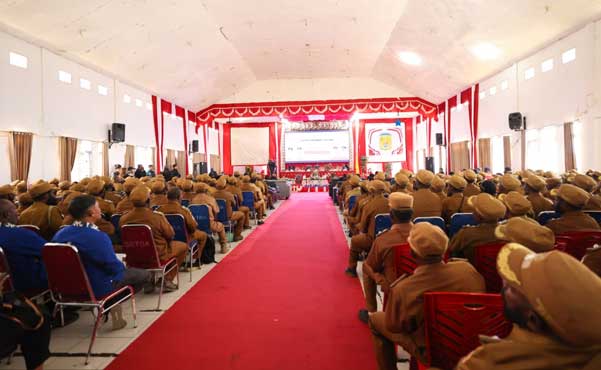 Gubernur Nawipa Paparkan Data Penerimaan Dana Desa se-Papua Tengah 2024–2026 2 Gub T Pemaparan DDD 2024 2026