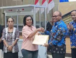 Pemkot Sorong Salurkan Bantuan Modal dan Peralatan bagi 228 Pelaku UMKM