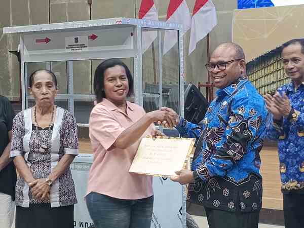 Pemkot Sorong Salurkan Bantuan Modal dan Peralatan bagi 228 Pelaku UMKM 1 IMG 20260820 104606