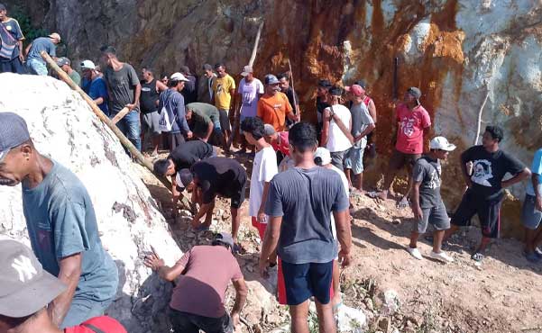 Jalan Longsor 2 Tahun Oma ke Wasso