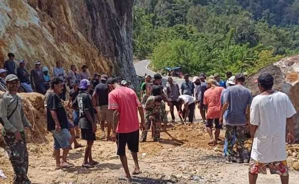 Jalan Oma–Wassu Kembali Bisa Dilalui