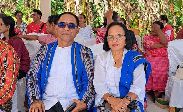 Kades Waesamu n Istri HUT 81 RI di Kairatu Barat