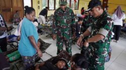 Tinjau Langsung Korban Dugaan Keracunan MBG, Kasdam Cenderawasih Pastikan Ini 2 Kasdam XVII Cen Tinjau Korban Keracunan MBG Depapre
