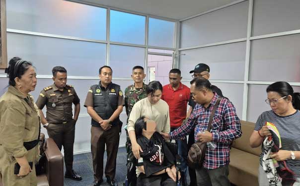 Kabur 2 Tahun, Tim TABUR Kejati Sulut-Kejari Mimika Amankan DPO Tipikor di Timika 1 Kejati Sulut Kejari Mimika Amankan DPO Tipikor di Timika