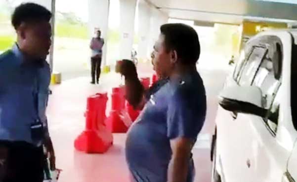 Oknum DPRD Mimika Rasis ke Peg Bandara