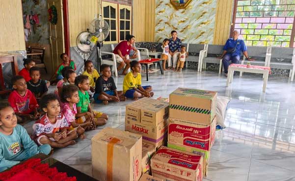 Wujud Peduli Sesama: PLN Salurkan Bantuan Sembako ke 2 Panti Asuhan di Sorong 2 PLN Bantu Sembako 2 Panti Asuhan di Sorong2