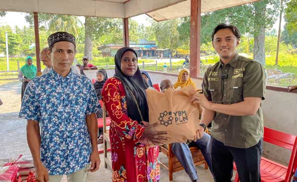 Tingkatkan Kesejahteraan Warga, YBM PLN Salurkan Beasiswa-Modal Usaha di Sarmi 2 PLN Bantuan di Sarmi
