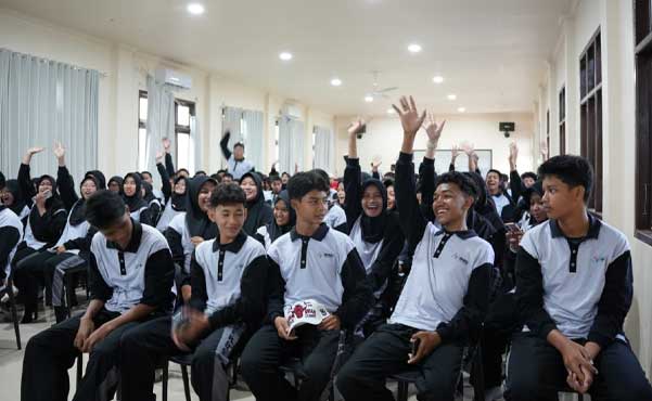 PLN Gelar Edukasi Kelistrikan, Sasar Pelajar SMA Averos Sorong 3 PLN Edukasi Listrik di SMA Averos Sorong3