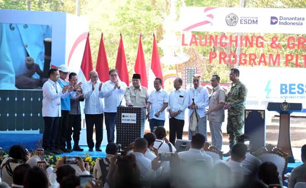 PLTS 100 GWp Diluncurkan, PLN Siap Dukung Akselerasi EBT Menuju Swasembada Energi 2 PLN Luncurkan PLTs 100 GWp2 2