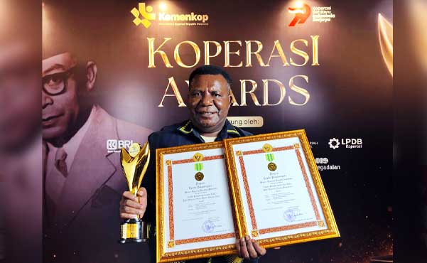 Keren ! Bupati dan Kadiskop Mimika Borong Penghargaan di Koperasi Award 2026 1 Pemkab Mimika 2 Penghargaan di Koperasi Award 2026