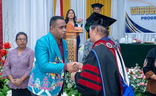 Pesan Penting Gubernur Papua Tengah di Momen Wisuda STT Injili Arastamar Nabire 2 Pemprov PT Wisuda STT Injili Arastamar Nabire2