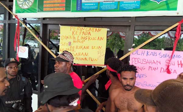 Konflik Investasi Sawit : Suku Moi Somasi Bupati Sorong, Tolak Keras PT PAM 2 Suku Moi Somasi Bupati Sorong2