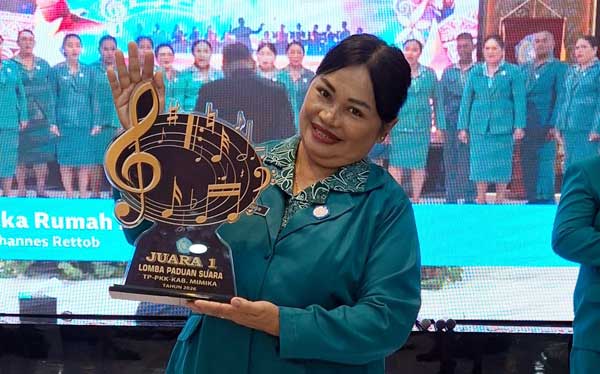 PKK Mimika Baru Sukses Ukir Prestasi, Juara I Lomba Paduan Suara Sambut HUT ke 81 RI 1 TP PKK Mimika Baru Juara 1 Lomba PS Kab