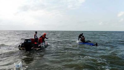 Speed Boat Muat 1 Ton Mangga Tenggelam di Perairan Manasari, Nahkoda Selamat 14 Tim SAR Timika Selamatkan Nahkoda