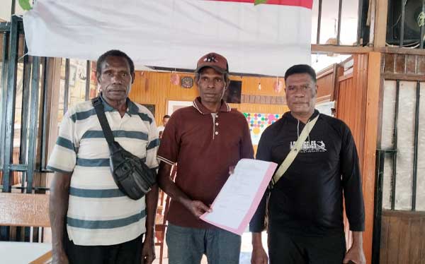 Tokoh Kampung Nawaripi Lahan TNI AL