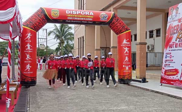 38 Tim Putri Ramaikan Gerak Jalan Kreasi HUT ke 81 RI, Ini Pesan-Harapan Wabup Kemong 2 Wabup EK Gerak Jalan Keasi HUT RI 2026 2